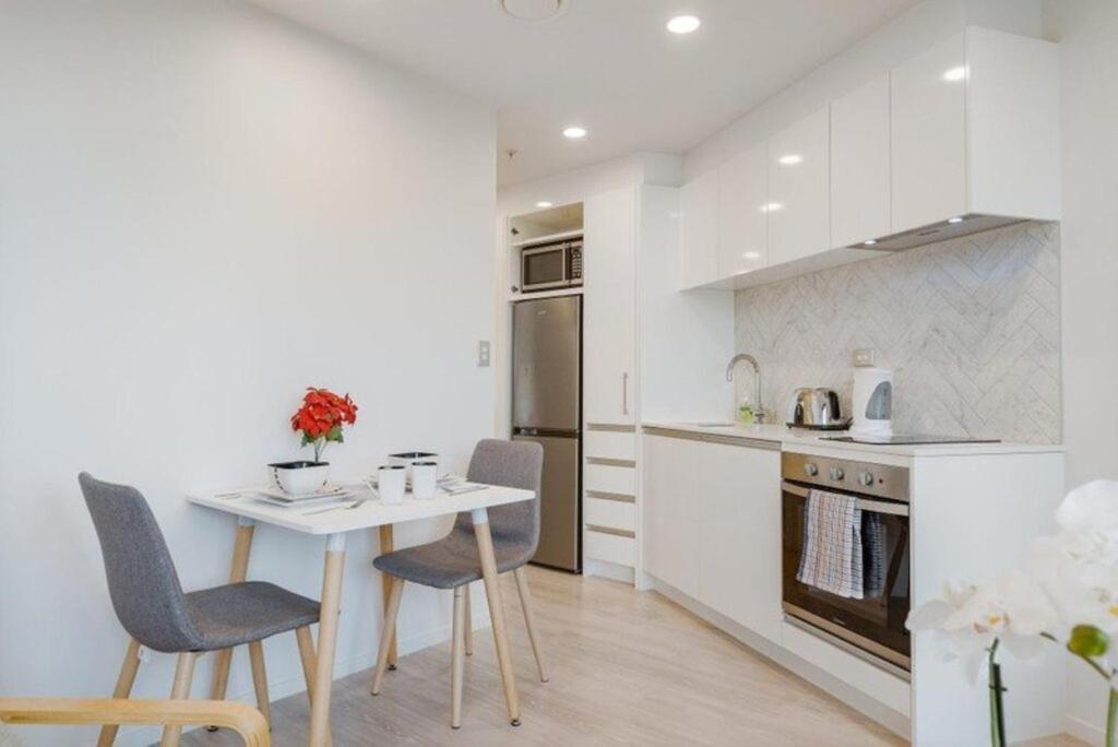 Free Wifi!! Spacious 1-Bedroom Apt, Auckland Cbd Экстерьер фото